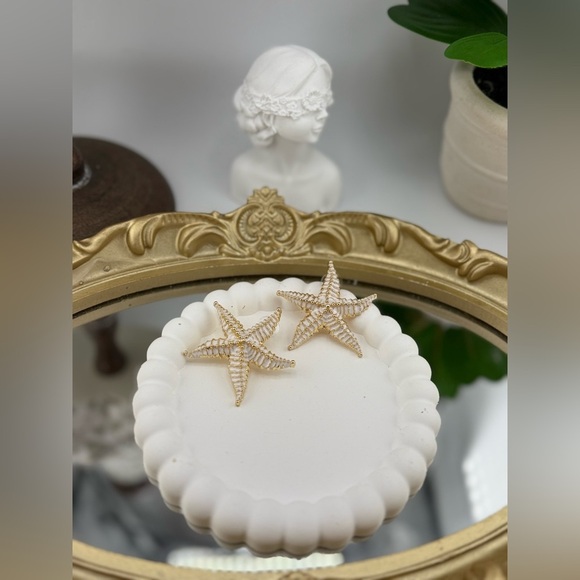 ✨ Starfish Beaded Statement Earrings ✨ - Picture 5 of 7